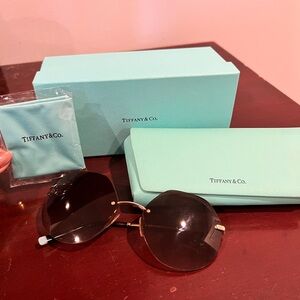 Tiffany & Co. Black Aviator Sunglasses with Gradient Lenses